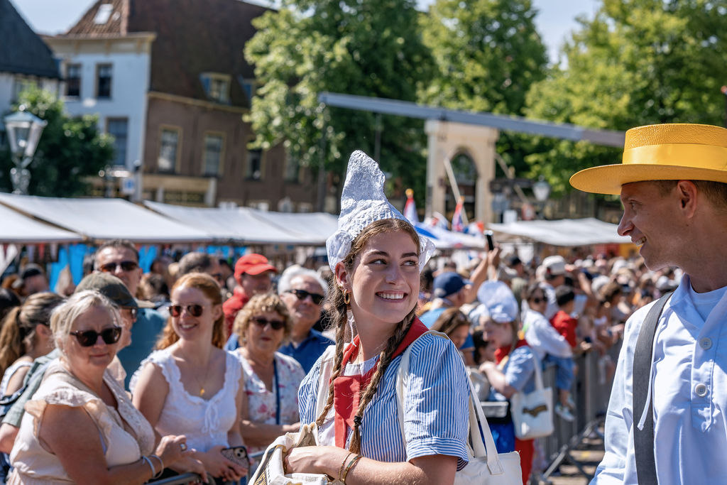 Kaasmeisje en Kaasdrager op de kaasmarkt